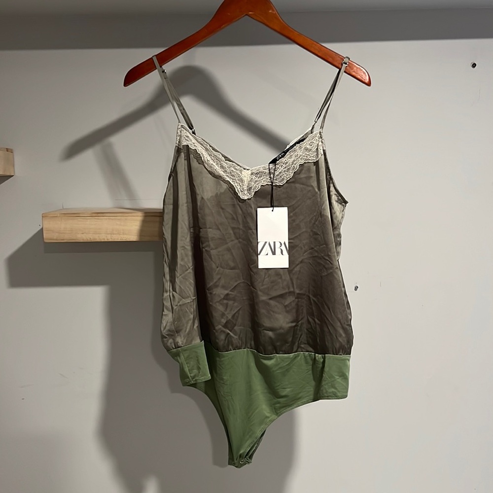 Zara satin bodysuit with lace and cute back buttons NWT